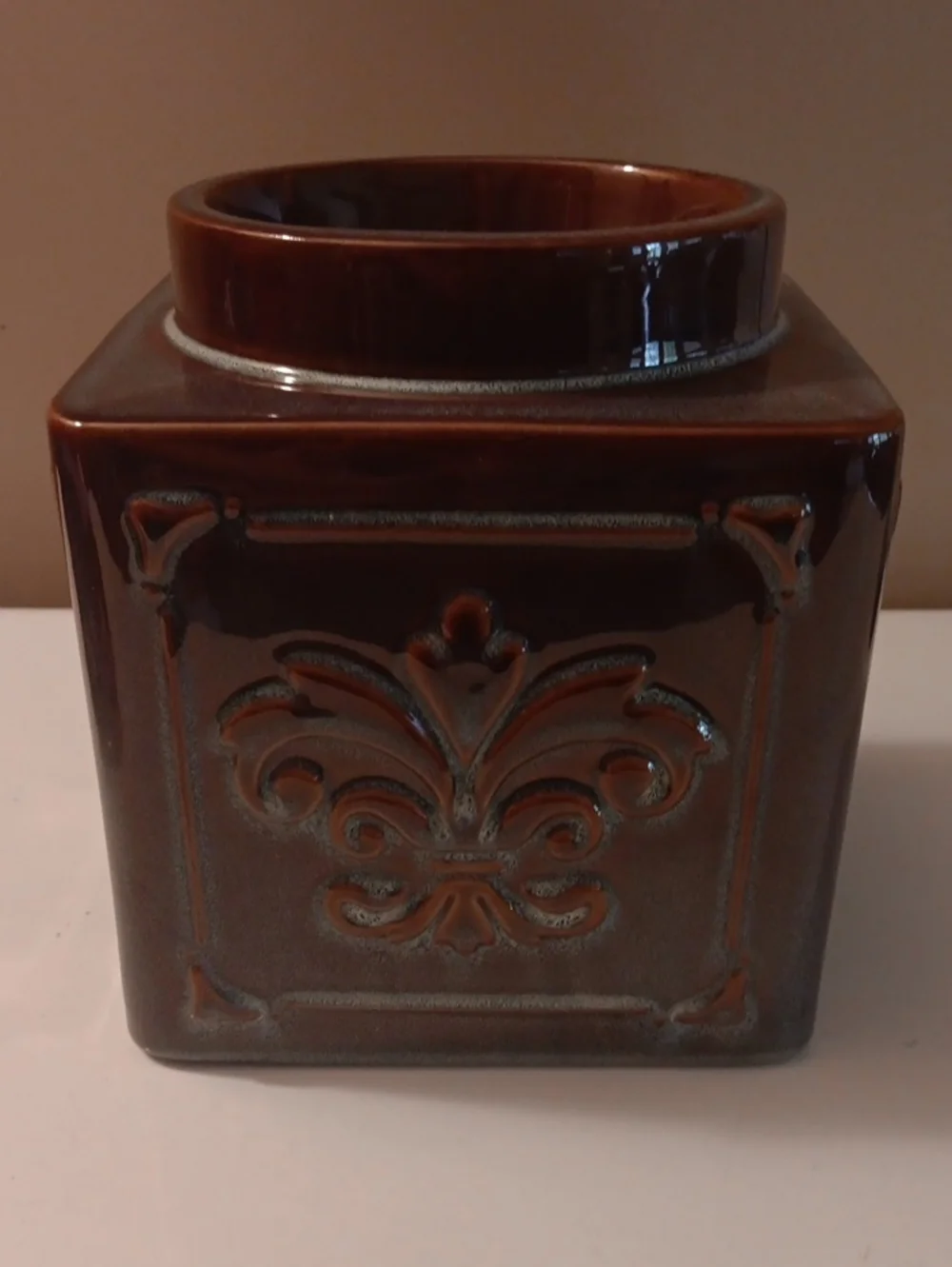 Yankee Candle Tuscan Style Scenterpiece Meltcup Warmer.